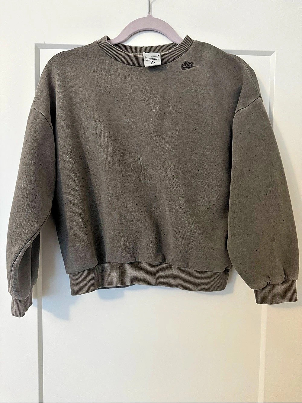 Nike Gray Crewneck Sweatshirt Size Youth Medium Like New